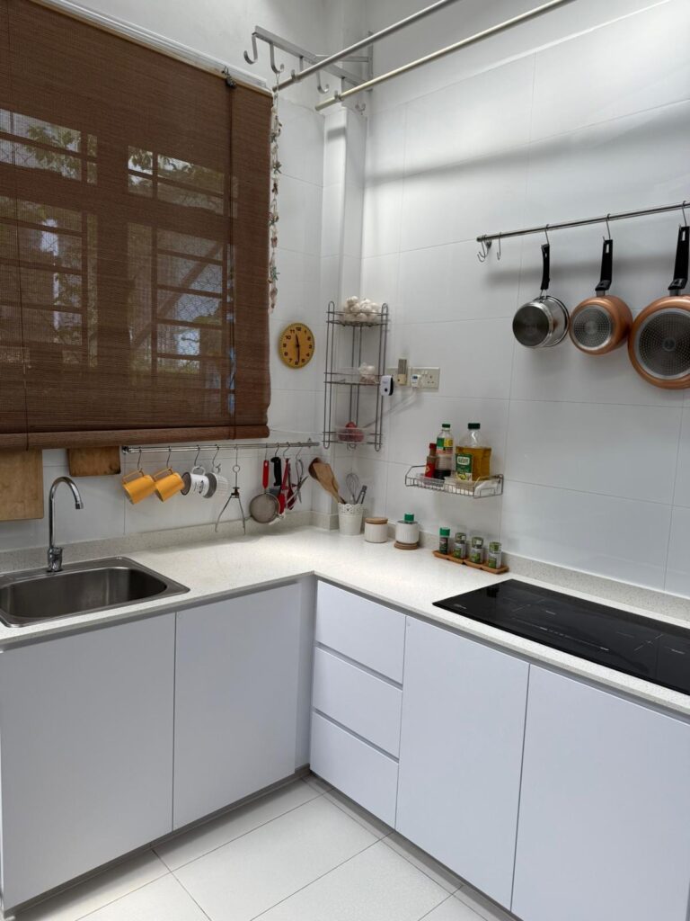 Charming 3+attic Storey Terrace @ Jalan Pintau, Inter-Terrace in Singapore