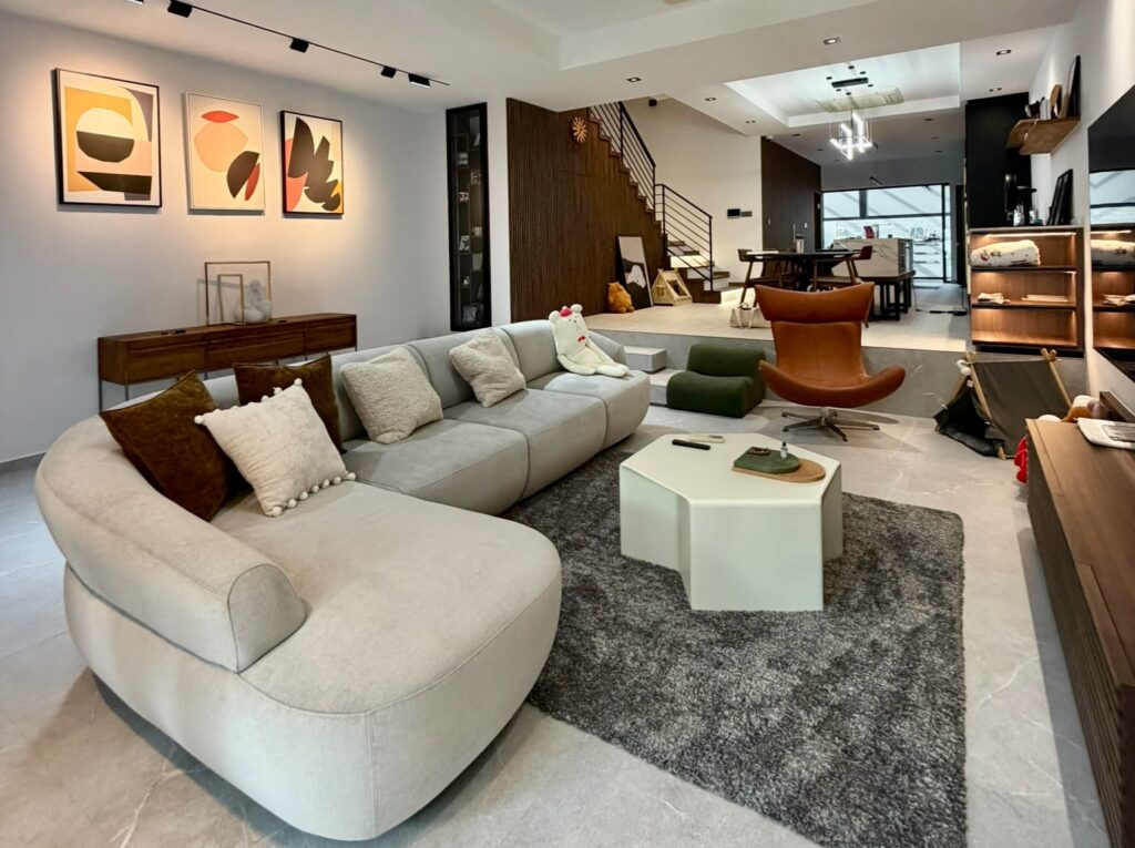 Renovate 3 Storey Terrace @ Serangoon Central, Inter-Terrace in Singapore