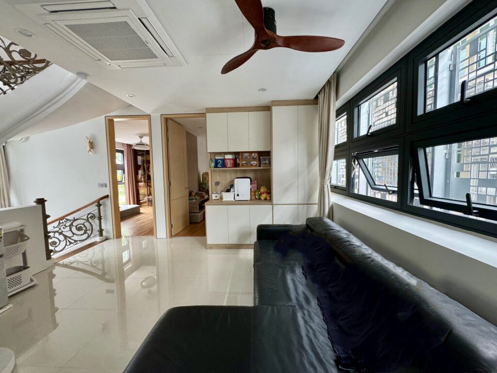 Renovated 3.5 Storey Detached @ Tahan Merah, Jalan Pari Burong, Detached / Bungalow in Singapore