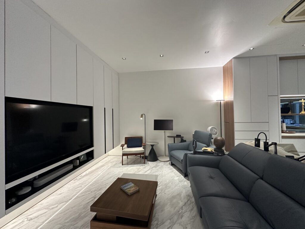 Renovated 2.5 Storey Cluster @ Toh Crescent, Cluster House in Singapore